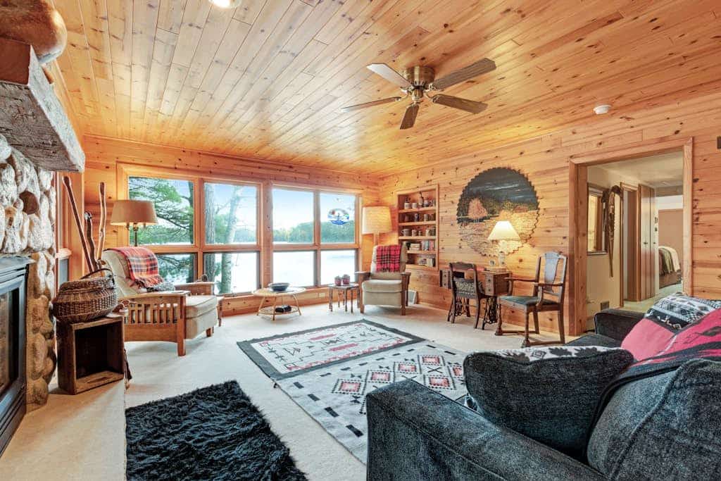 Peaceful, quiet lakefront dog-friendly cabin w/fishing dock, boats, campfire pit