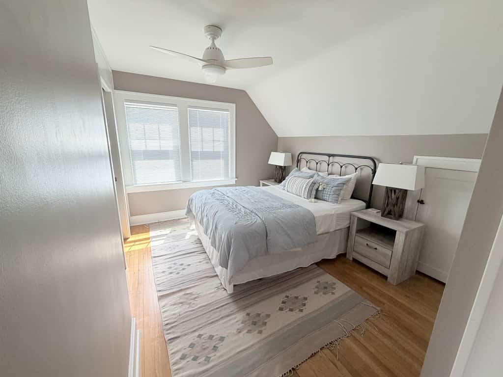 3-story lakefront home near downtown with lake & dock access, washer/dryer, deck