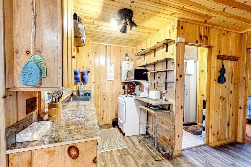 Tranquil & serene cabin getaway w/ large patio, fire pit, & lovely nature views