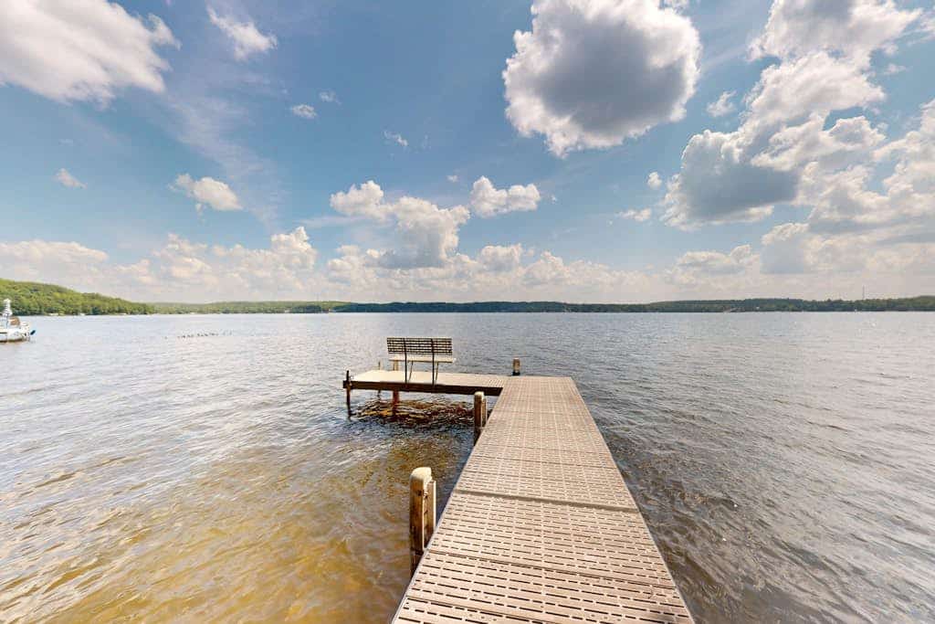 Lakefront home with large patio, docks, gas grill, fire pit, & WIFI
