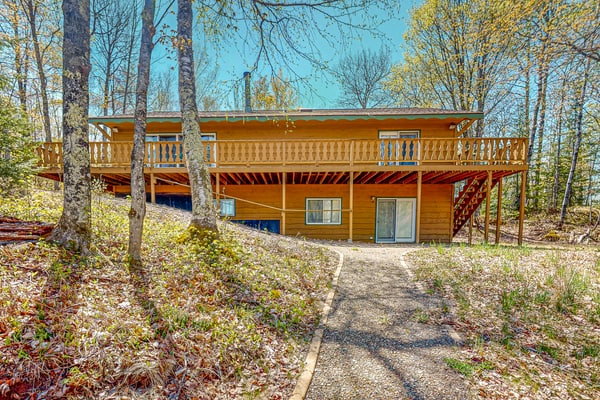 Lakefront home with large patio, fire pit, & a provided kayak