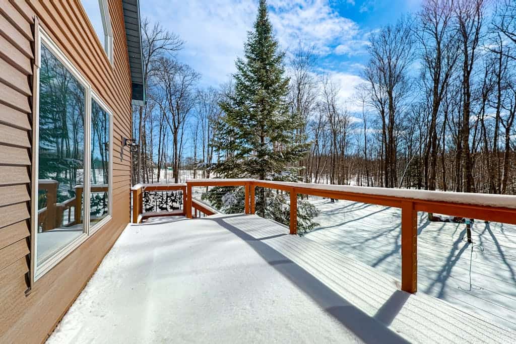 Cozy Retreat, perfect for outdoor enthusiasts, near lakes, trails & downtown