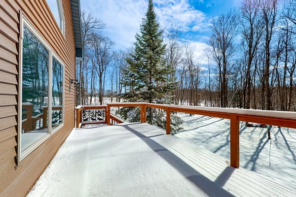 Cozy Retreat, perfect for outdoor enthusiasts, near lakes, trails & downtown