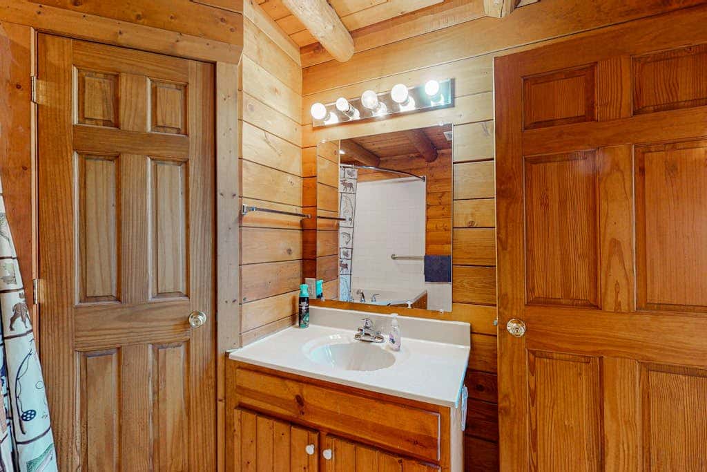 Balsam Ridge Cabin 1- Bear