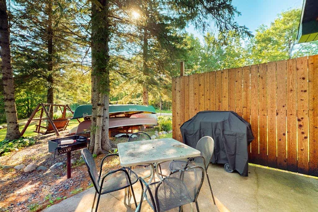 Cozy Cabin located on the Turtle Flambeau Flowage, great for all seasons!