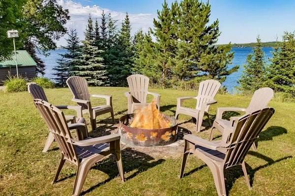 Newly remodeled lake home w/panoramic views & private swimming area