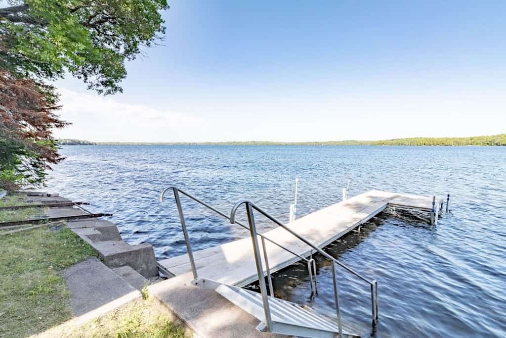 Newly remodeled lake home w/panoramic views & private swimming area