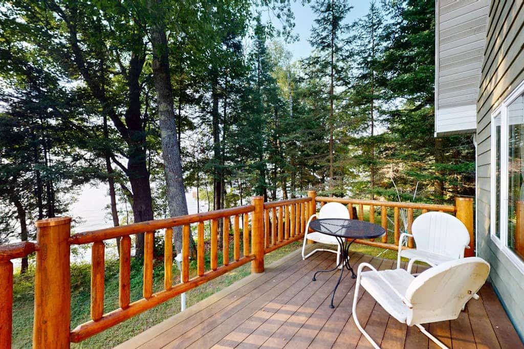North Twin Lake Cabin w/ kayak, paddle boards, dock, gas grill, fire pit & WIFI