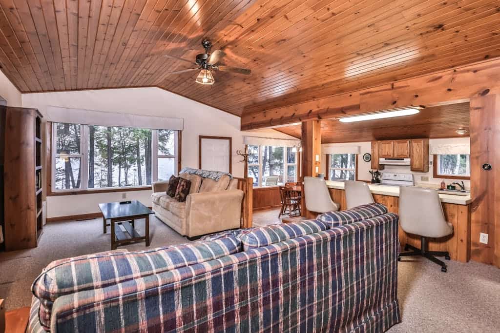 Dog-friendly lakefront cottage with private dock, firepit, grill & washer/dryer