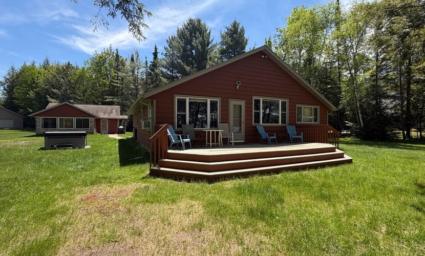 Dog-friendly lakefront cottage with private dock, firepit, grill & washer/dryer