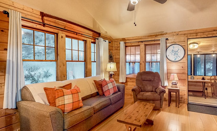 Lakeside cabin with a firepit, sunroom, & seasonal dock
