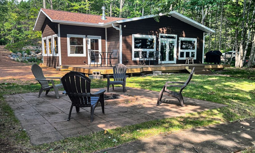 Dog-friendly lakefront hideaway with docks, firepit, fireplace & W/D