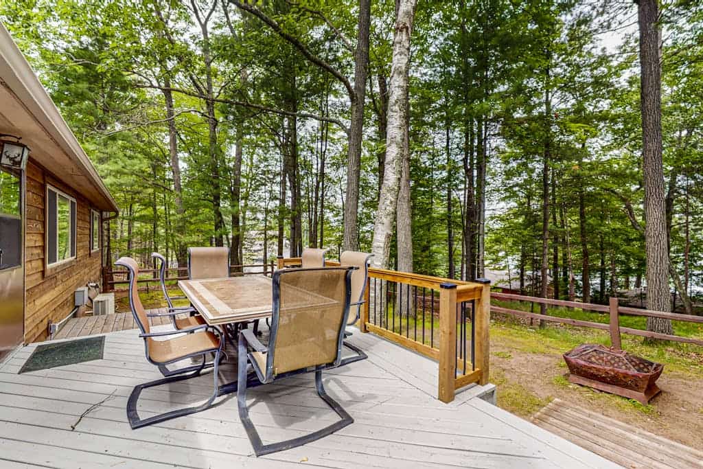 Charming Lakeview cabin w/ dock, fire pit, gas grill, & WIFI, Dogs-YES