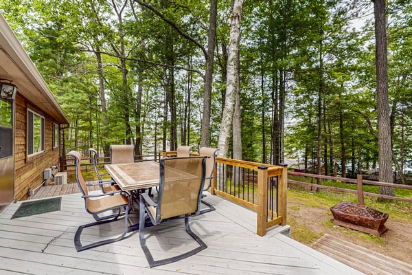 Charming Lakeview cabin w/ dock, fire pit, gas grill, & WIFI, Dogs-YES