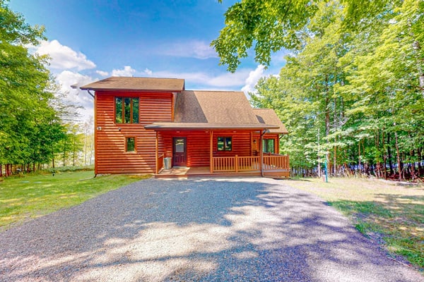 Beautiful Lakefront Cabin with a Private Dock, Firepit, and Large Yard!