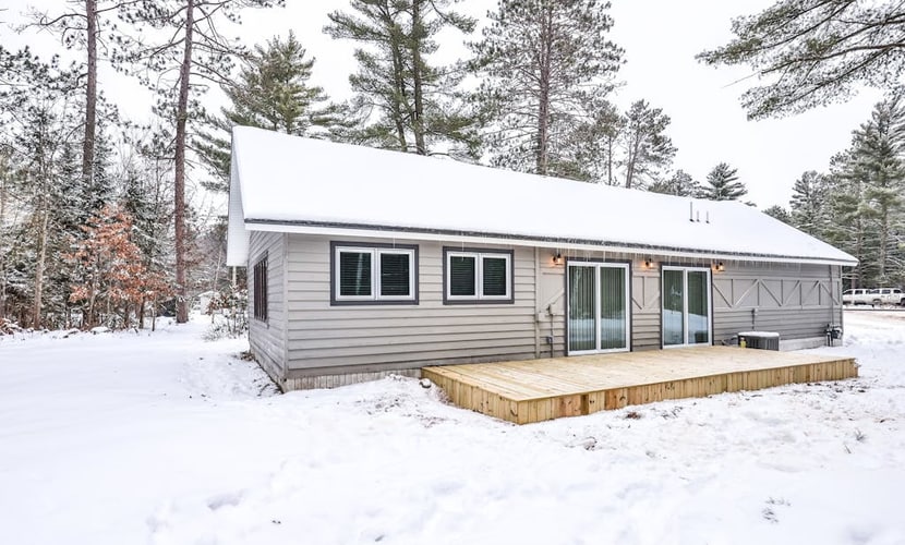 Nature retreat & cabin on snowmobile trails with firepit - dogs ok