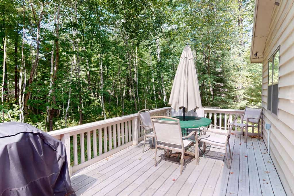Cozy wooded home w/ access to snowmobile trail, near town, lakes, & bike trails
