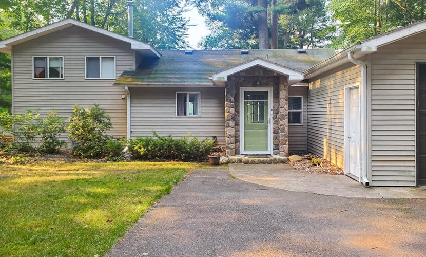 Lakefront home with large patio, fire pit, W/D & WIFI