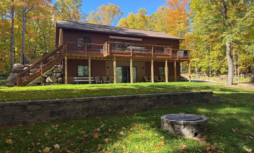 Lakefront escape on Sugar Maple w/ dock, firepit, kayaks, & gas grill- Dogs-OK