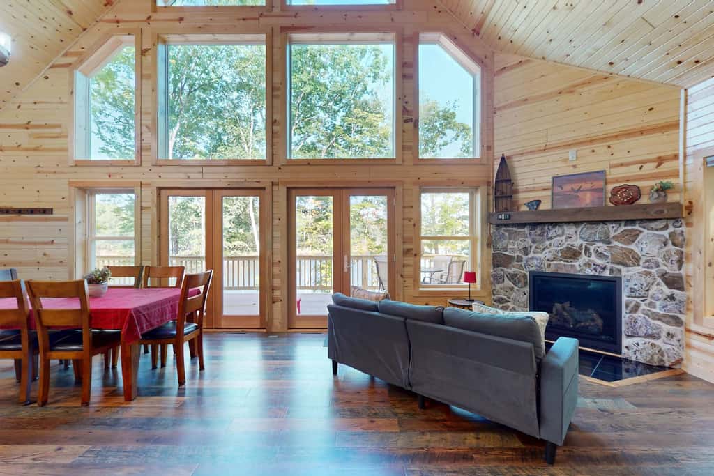 Sunrise Lodge