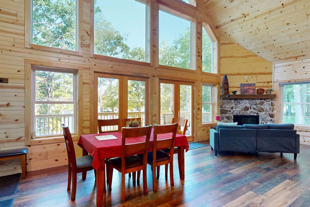 Sunrise Lodge