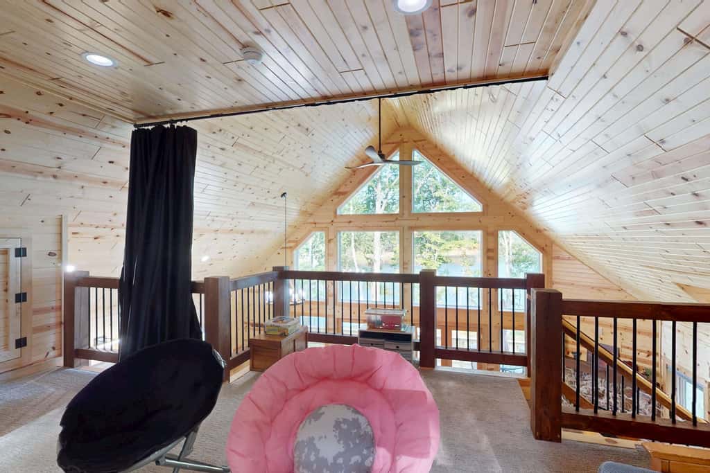 Sunrise Lodge