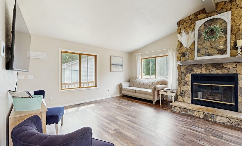 Cozy Home in Lake Arrowhead w/ shared amenities such as pools, tennis, & golf