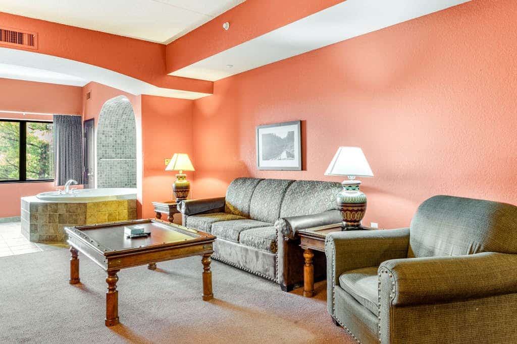 Riverside resort condo with full kitchen & on-site golf