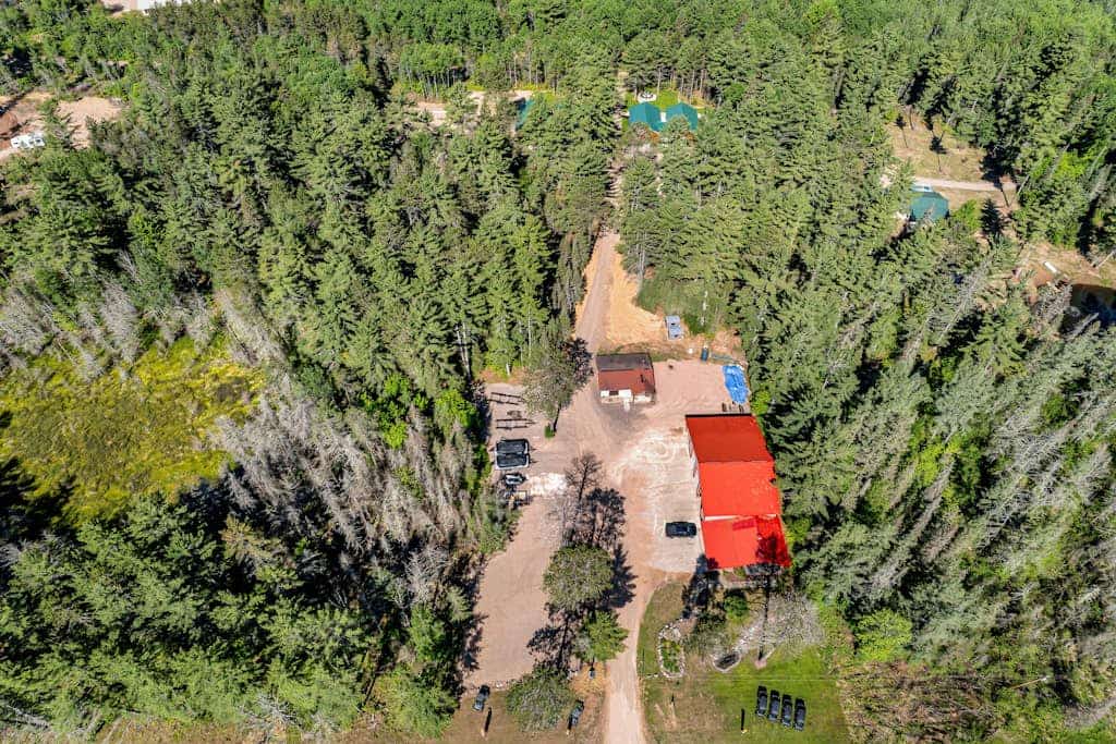 Modern dog-friendly cabin with hot tub, gas fireplace, patio, grill, & washer/dr