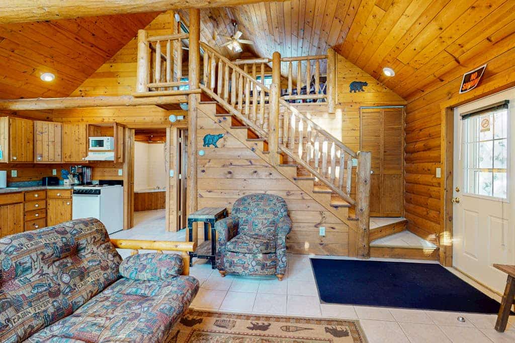 Cozy cabins w/ fireplace, whirlpool tub, access to private dock, & fire pit