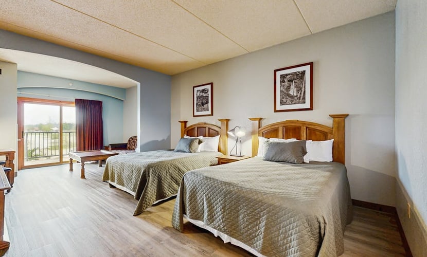Chula Vista condo with scenic balcony, mini-fridge, on-site golf, & central AC