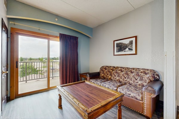 Chula Vista condo with scenic balcony, mini-fridge, on-site golf, & central AC