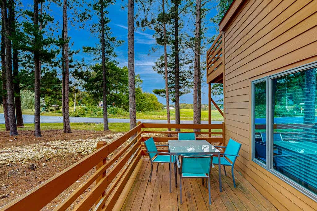 Cabin Style Condo with shared pool, hot tub, golf, & much more!