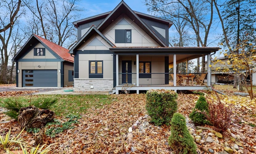 Modern Riverfront Home w/ gas fireplace, patio, grill, & washer/dryer, Dogs-OK