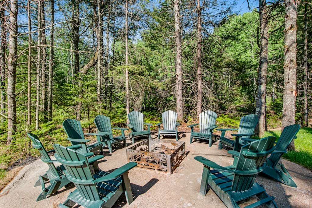 Exquisite dog-friendly cabins with hot tub, fireplace, patio, grill, central AC, & W/D
