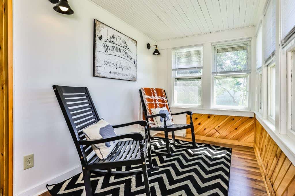 Dog-friendly cottage with deck, grill, & W/D - near Riverview Park & downtown
