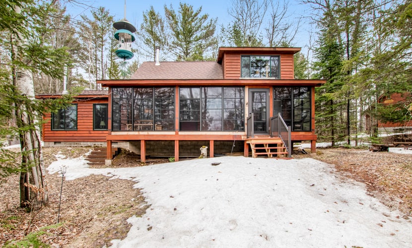 Riverfront vacation home with a dock, wood stove, full kitchen, & firepit