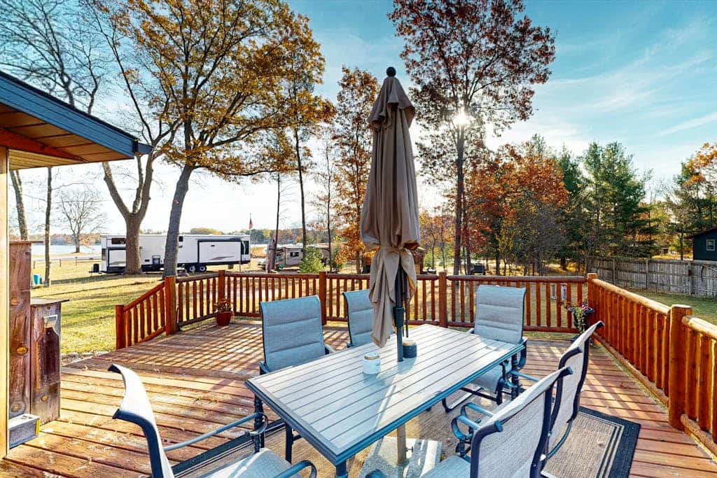 Cozy Home w/ Mini bar, Pool Table, Gas grill, Fire pit, WIFI, & Lake Views