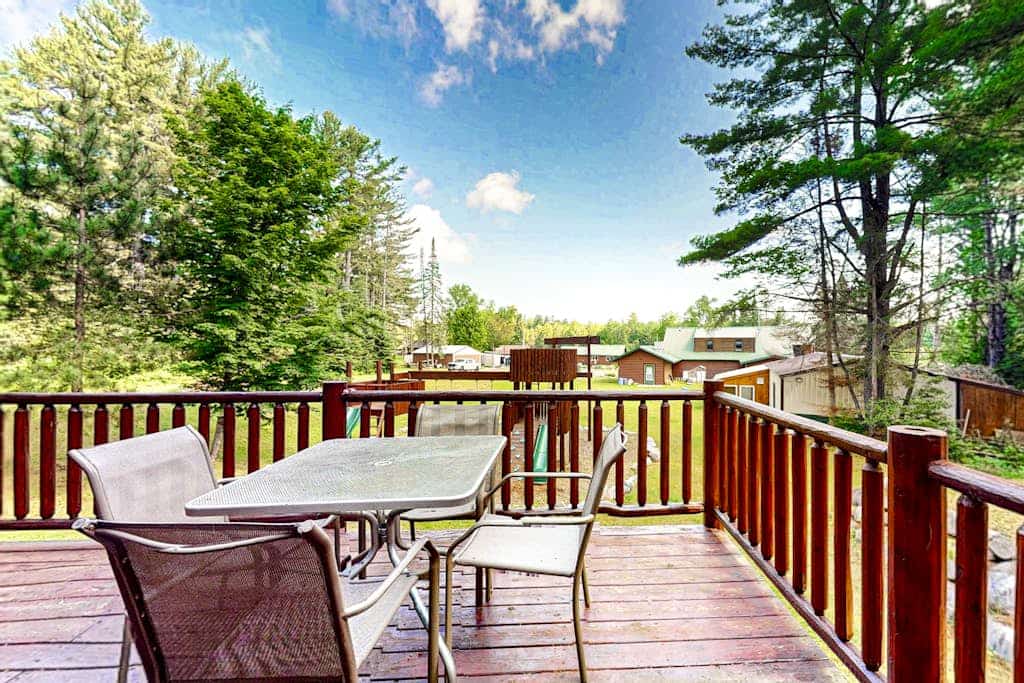 Cozy Home located on the Turtle Flambeau Flowage, great for all seasons!