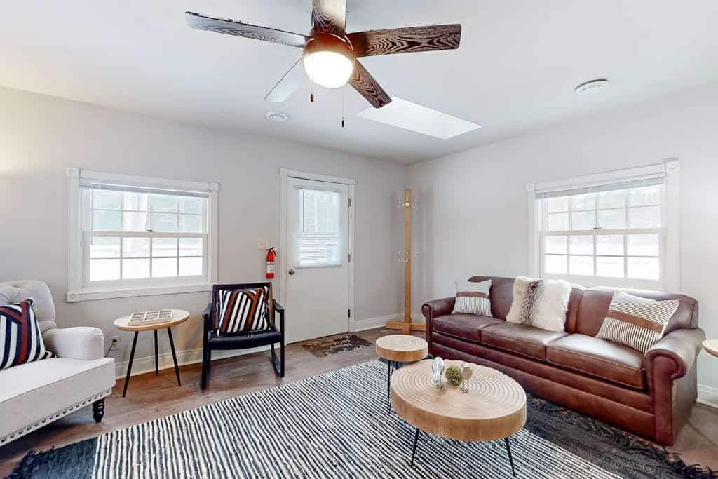 Dog-friendly, tree-lined home on the snowmobile trail with streaming, W/D, & AC