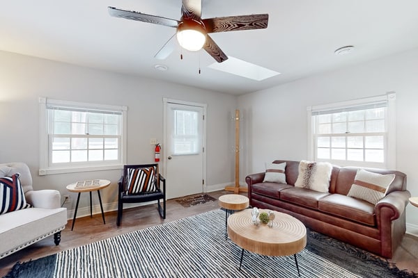 Dog-friendly, tree-lined home on the snowmobile trail with streaming, W/D, & AC
