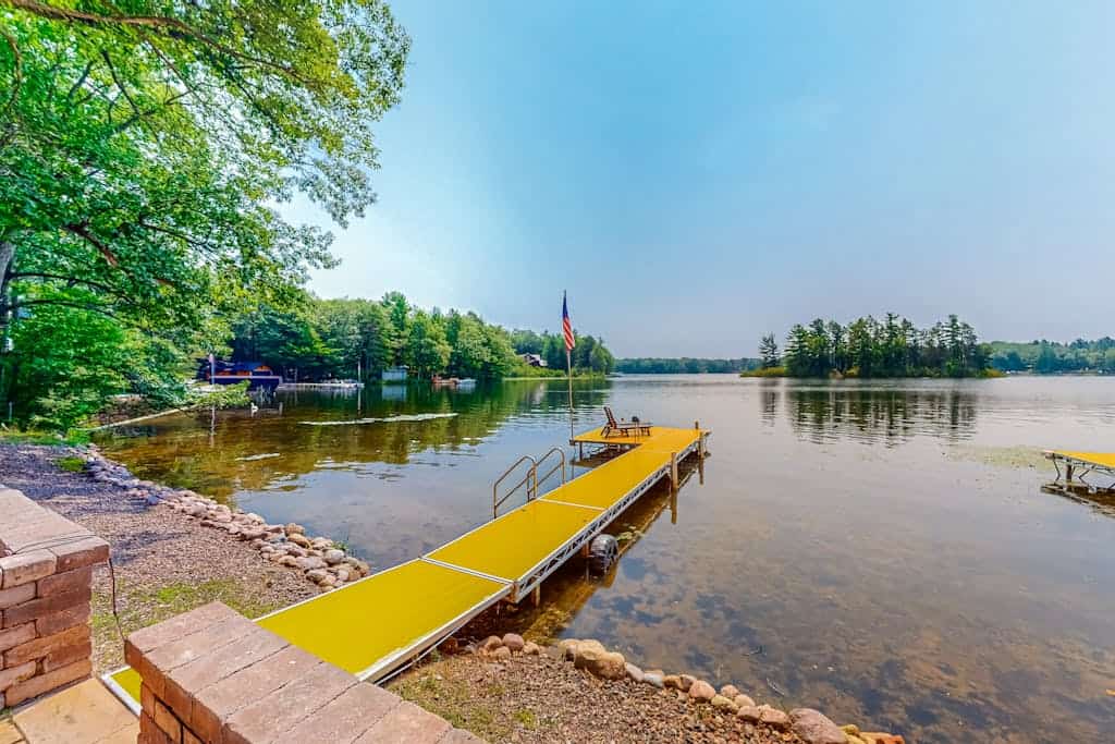 Lake House on Little Crawling Stone Lake w/ patio, docks, grill, firepit, & WIFI