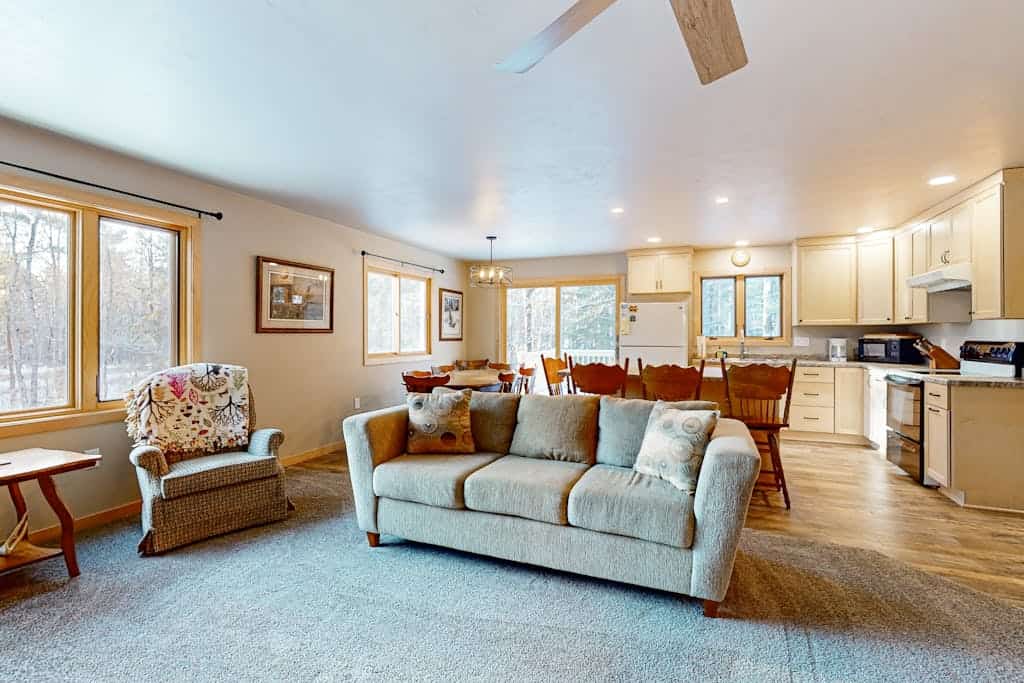Cozy tree-lined home located near town, lakes, walking & bike trails, w/ firepit
