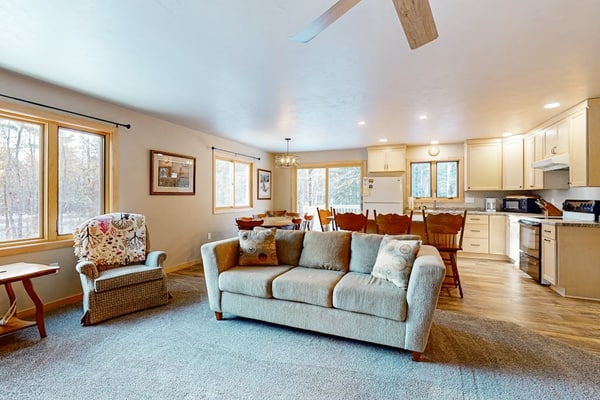 Cozy tree-lined home located near town, lakes, walking & bike trails, w/ firepit