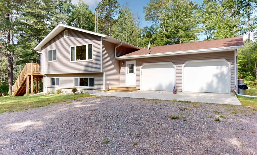 Cozy tree-lined home located near town, lakes, walking & bike trails, w/ firepit