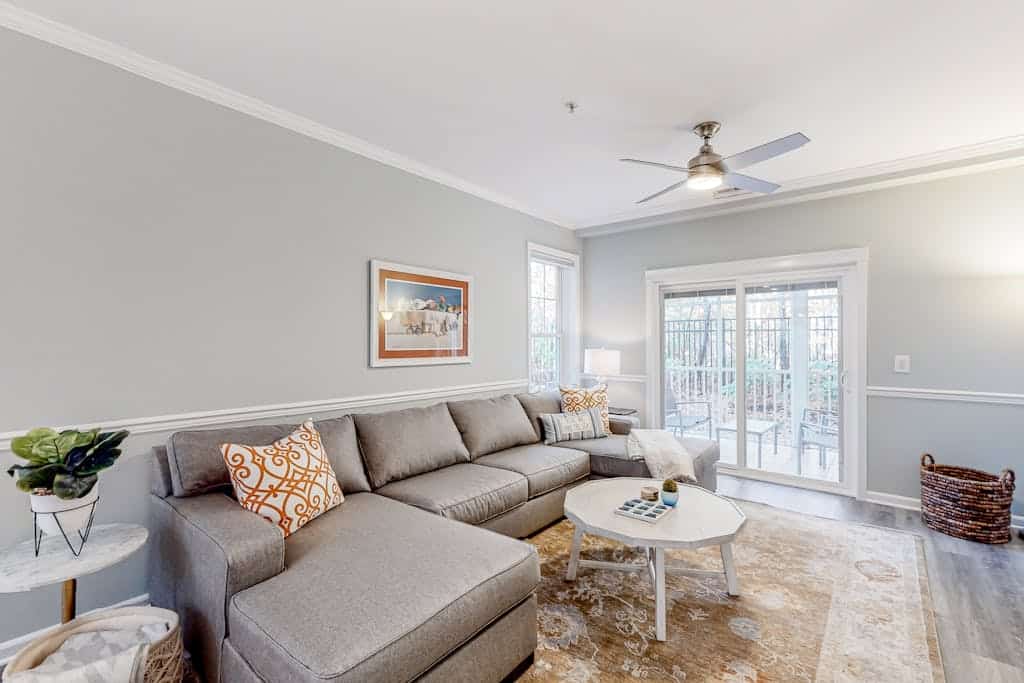 The Tides condo with pool access, covered patio, washer/dryer & central AC