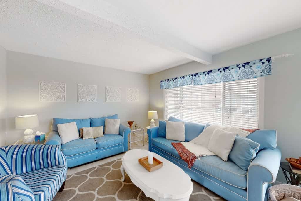 Enchanting condo w/ ocean-view, with balcony, pool, washer/dryer, & dog-friendly