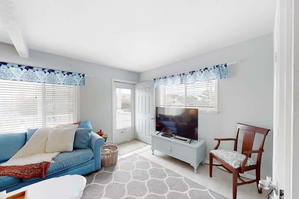 Enchanting condo w/ ocean-view, with balcony, pool, washer/dryer, & dog-friendly