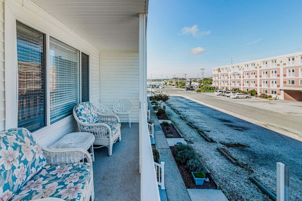 Dewey Villas - 24 Dickinson Ave, Unit #8B