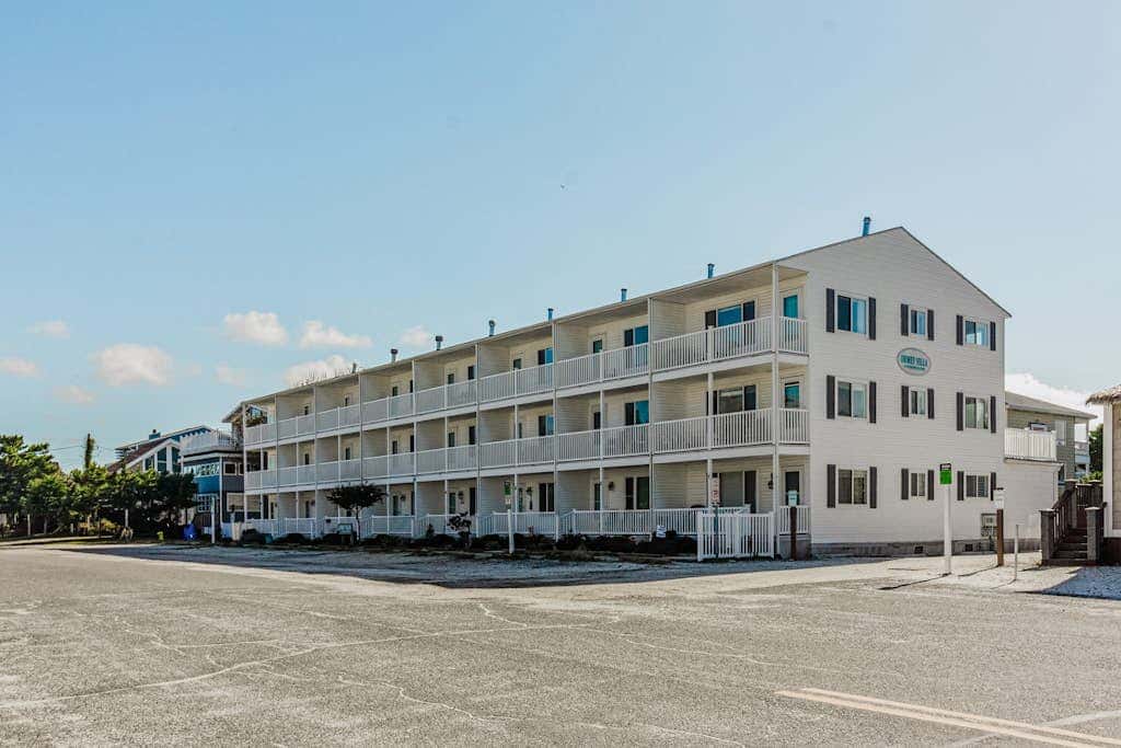 Dewey Villas - 24 Dickinson Ave, Unit #8B